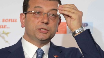 5 mayors are suspended from duty as authorities expand the crackdown on Turkey's opposition
